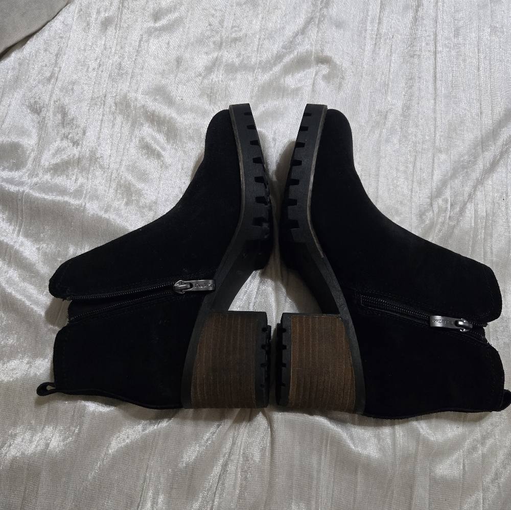 Suede Black Ankle Booties By Eva And Zoe, Size 8 NWOT - Picture 4 of 9
